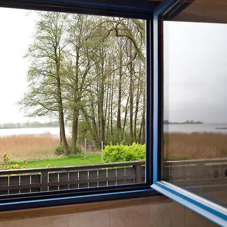 'am Seeufer' Nyaraló *